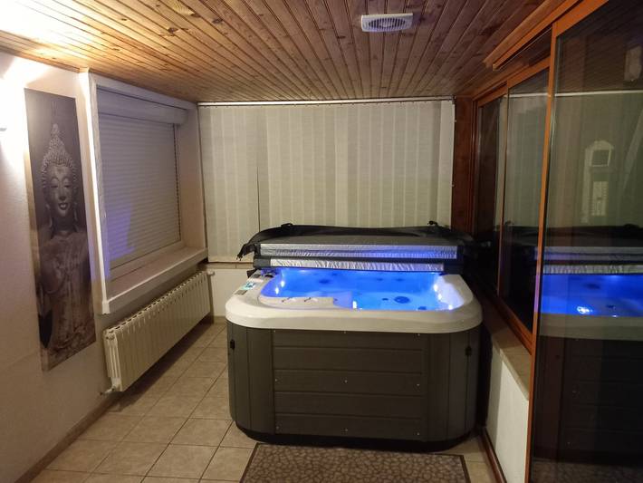 Gîte pour 4 personnes, avec jardin ainsi que jacuzzi et terrasse, animaux acceptés à Le Vernet