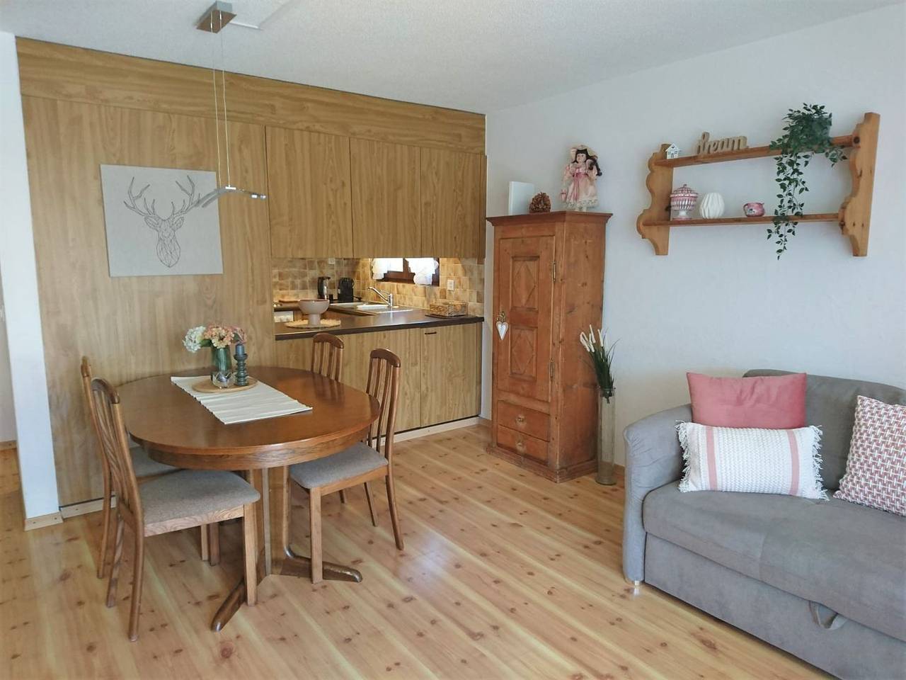 Ganze Wohnung, Ferienwohnung in gepflegter Residenz an Top-Lage mit Hallenbad und Sauna in Muralto, Tessiner Alpen