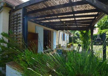 Gîte pour 4 personnes, avec terrasse et jardin à Savignac-Lédrier