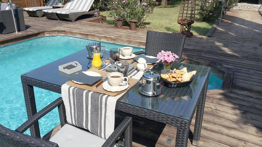 Maison d’hôte pour 2 personnes, avec Jacuzzi et Terrasse ainsi que Jardin et Piscine