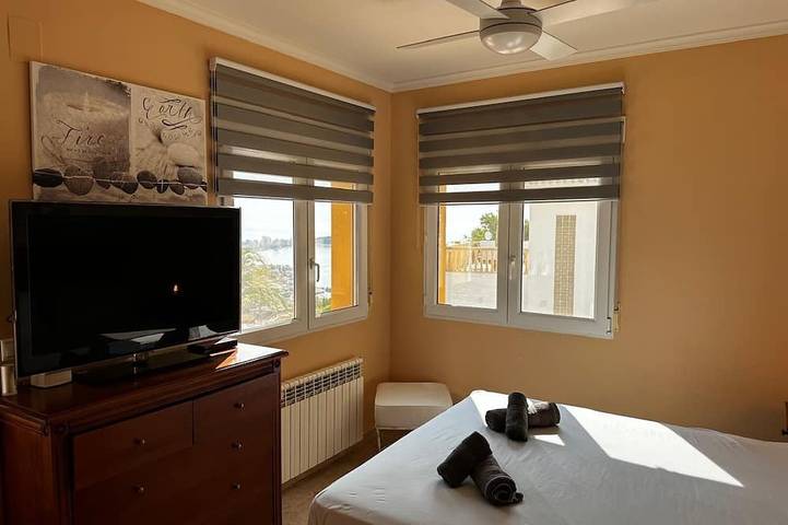 Beautiful villa with private pool and exceptional sea views. in Maryvilla, Costa Blanca