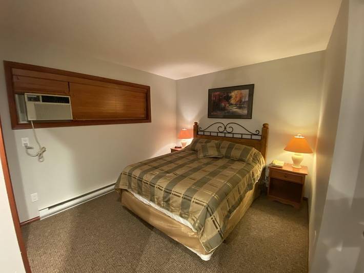 Holiday rental for 7 people, with pool and hot tub as well as balcony and sauna in British Columbia