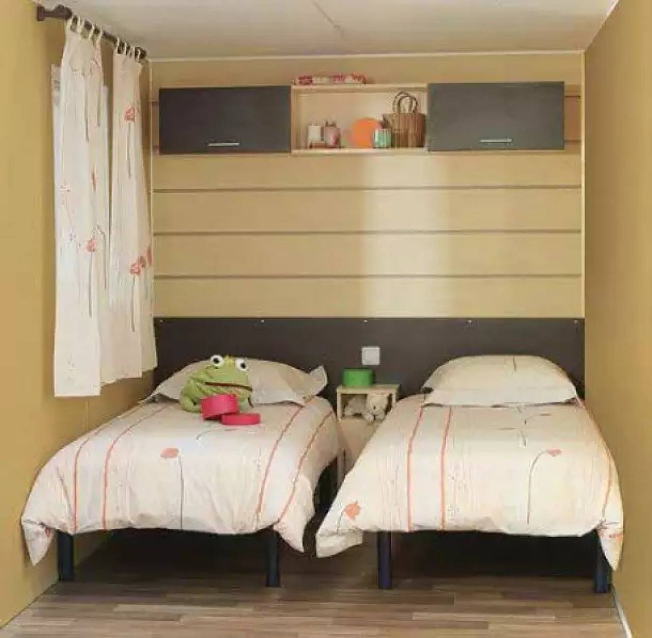 Zecamping 4 étoiles pataugeoire chiens acceptés club enfant locatif Tv in Carennac, Lot