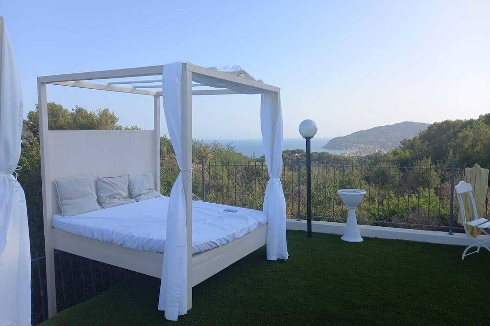 Villa Shambhala 4 + 2 camas y jacuzzi en el jardín in San Bartolomeo al Mare, Riviera di Ponente