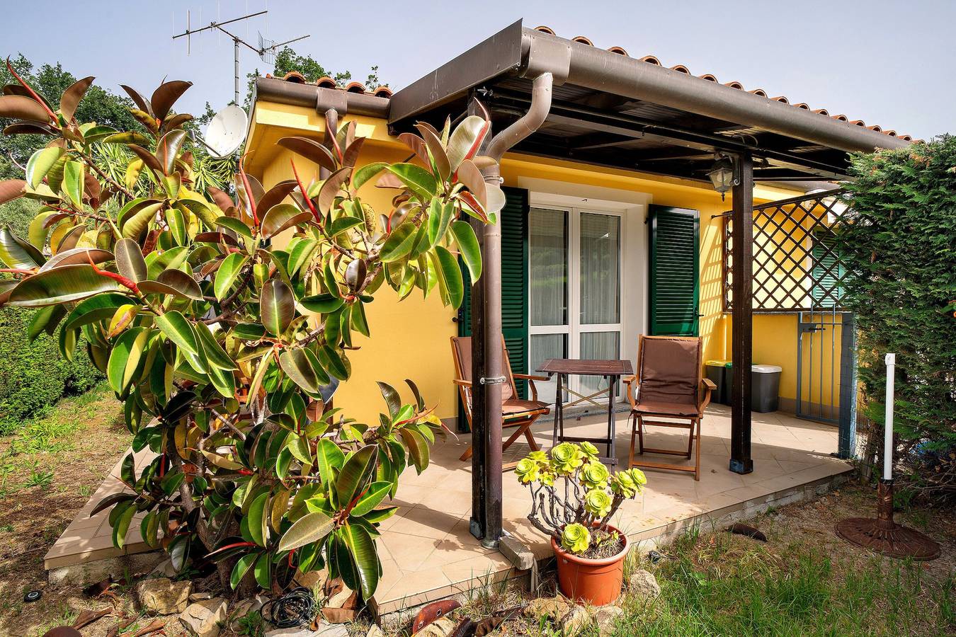 Villa 'Pairola' avec vue sur la mer, jardin privé et climatisation in San Bartolomeo al Mare (City), San Bartolomeo al Mare