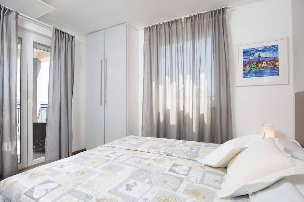 5-Sterne-Luxusvilla, herrliche Aussicht, 50 m vom Strand, beheizter Pool, Whirlpool in Seget Vranjica, Split-Dalmatien