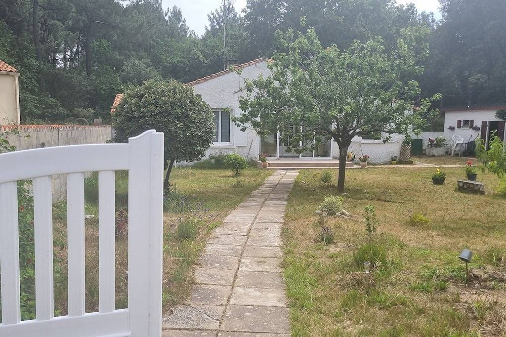 Villa on 1300 M2 land between Palmyre and Saint Palais in Saint-Augustin, Côte de Beauté