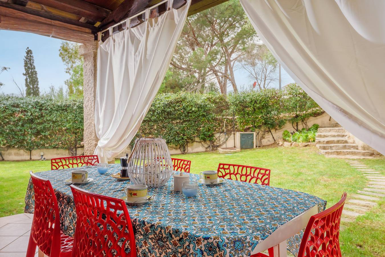 Holiday Home 'Villa Quattro Cuori' with Private Terrace, Private Garden and Air Conditioning in Nuragheddu, San Teodoro