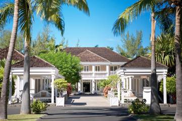 Station pour 3 personnes, avec piscine et jardin à La Saline les Bains