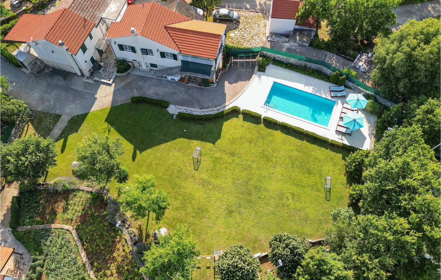 Charmante 2-Zimmer-Wohnung mit Pool und WLAN, 800 m vom Fluss Cetina entfernt in Dalmatinisches Zagora