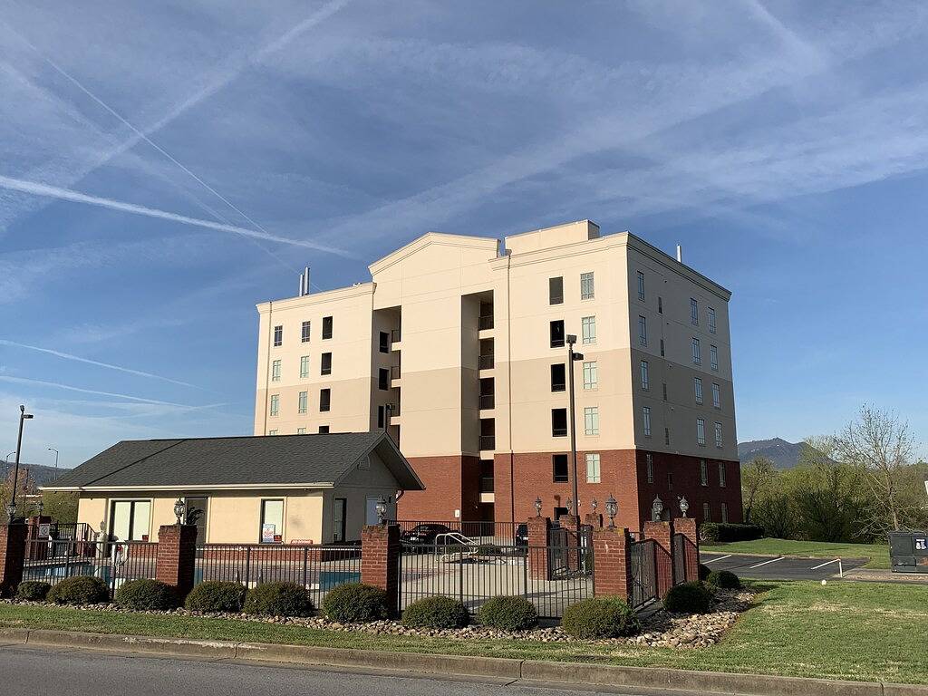 Ganze Wohnung, Schöne erste Etage 2 Schlafzimmer / 2 Bäder Riverfront Condo in Sevierville, Sevier County