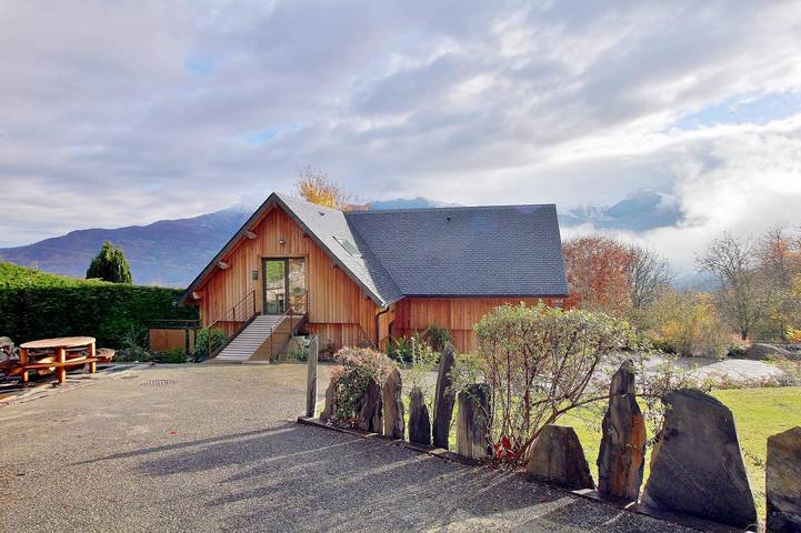 Gîte pour 5 personnes, avec jardin ainsi que jacuzzi et terrasse