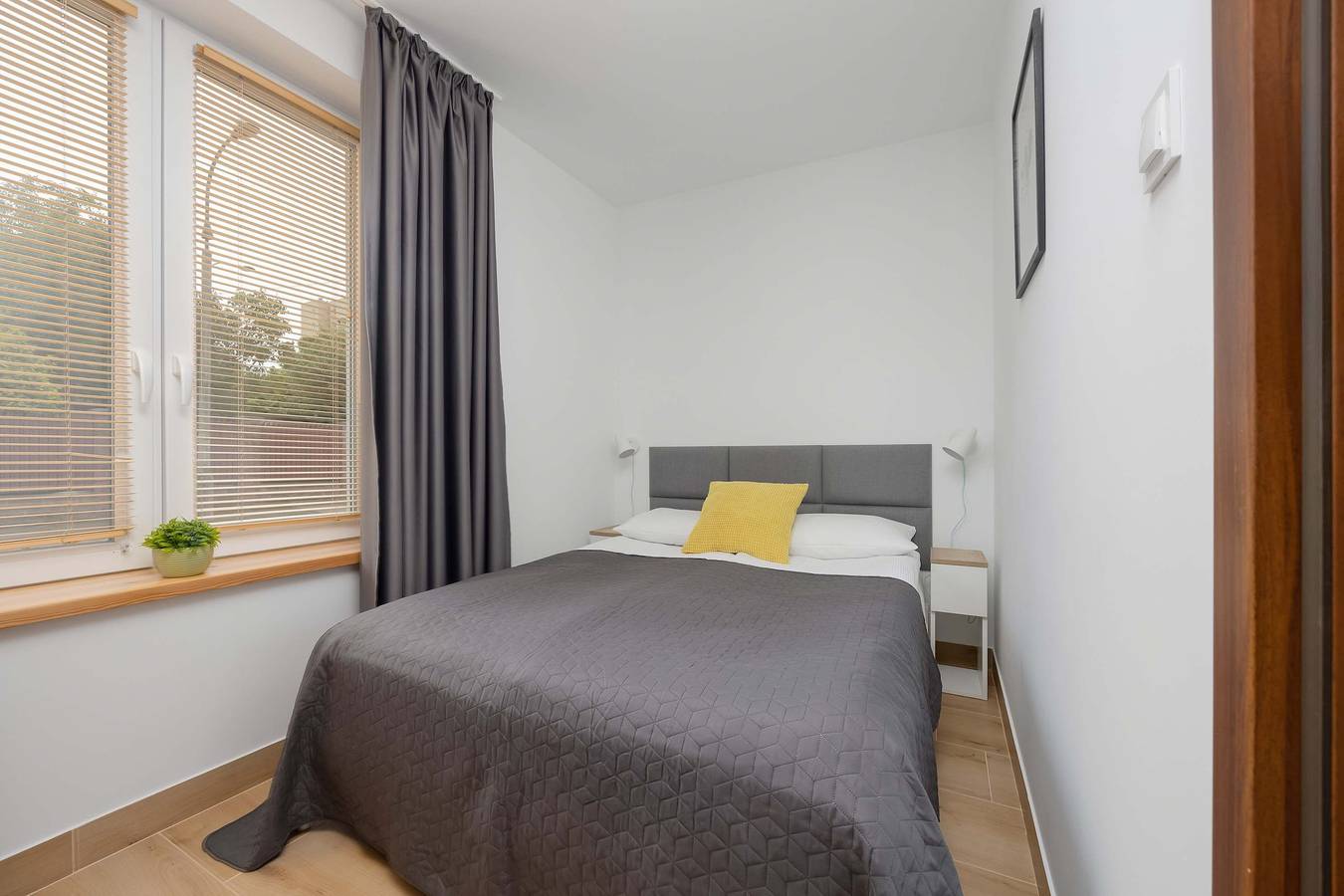Ganze Wohnung, Climatic Apartment in Bielany | Parking and Work Space in Bielany, Warschau