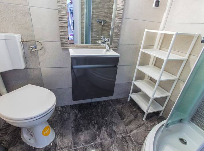 Ganze Wohnung, Ferienwohnung für 7 Personen mit Meerblick in Vodice, Šibenik-Knin