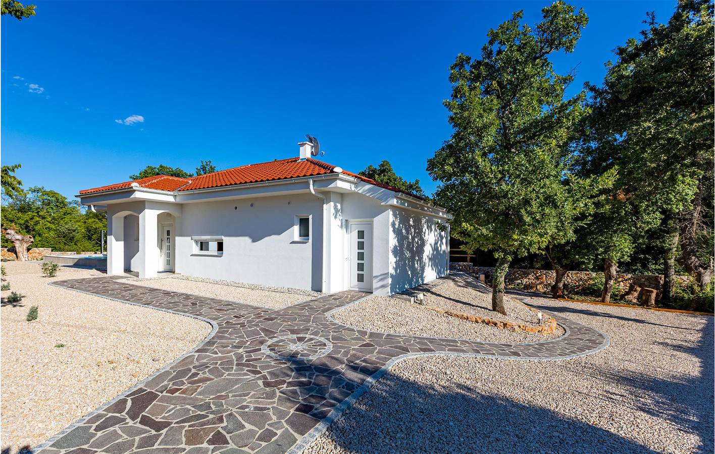 Charmantes Apartment, 2 km vom Strand entfernt: 1-Zimmer-Wohnung mit Pool und WLAN in Žestilac, Dobrinj