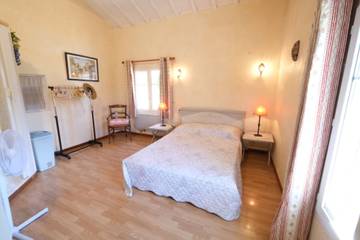 Villa for 4 Guests in Carpentras, Provence, Picture 4