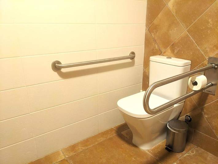 Casa rural para 17 personas, con jardín además de vistas y piscina, Se admiten mascotas en Bages - 4