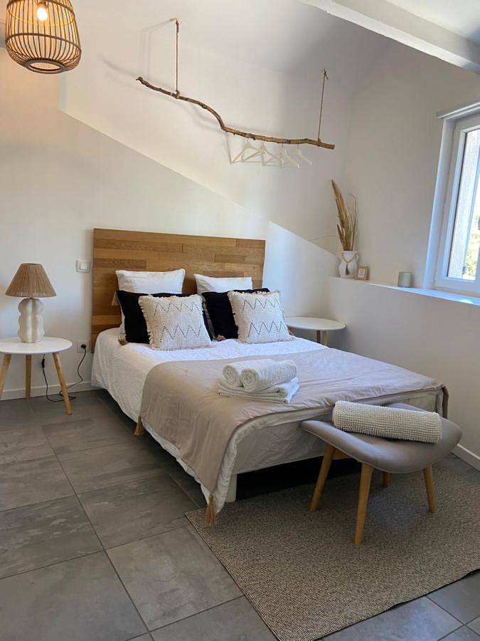 Chambre d’hôte pour 2 personnes, avec Terrasse ainsi que Jardin et Piscine à Châteaurenard