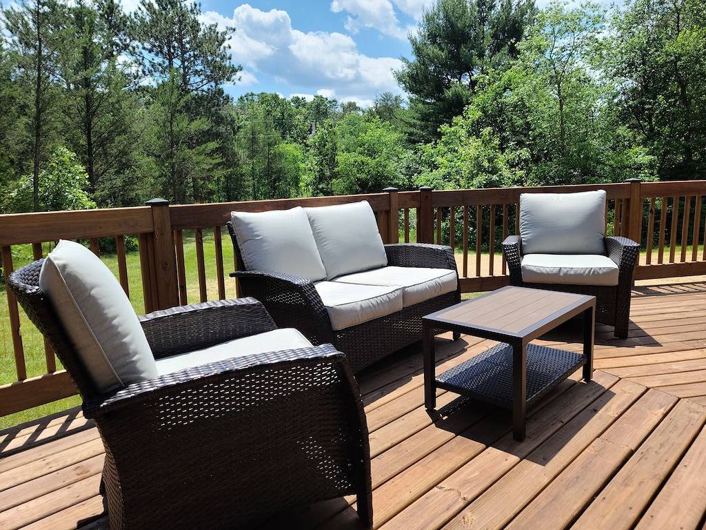 Neu auf dem Markt. Hütte mit 3 Betten und 3 Bädern, umgeben von Wald in Adams County (WI)