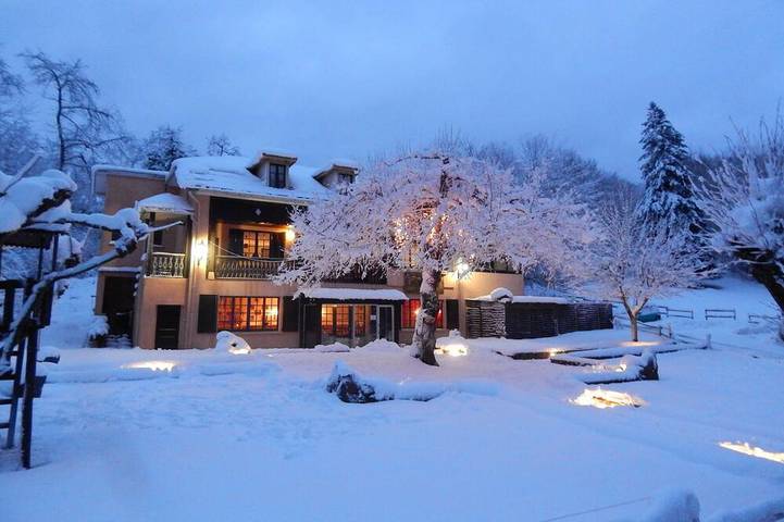 Location de vacances pour 17 personnes, avec balcon et jardin à Malvezie