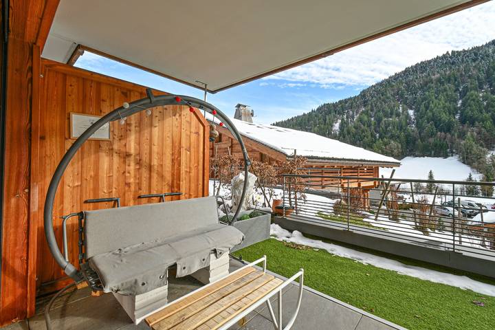 Entire apartment, Apartment 'Le Barat'ski' with Mountain View, Private Terrace and Wi-Fi in Le Grand-Bornand, Annecy region