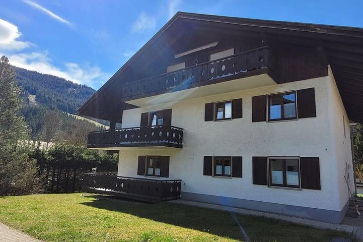 Ferienwohnung für 2 Personen, mit Balkon in Vorderhindelang