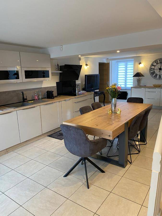 Gîte pour 4 personnes, avec vue et terrasse dans Conflans-sur-Lanterne