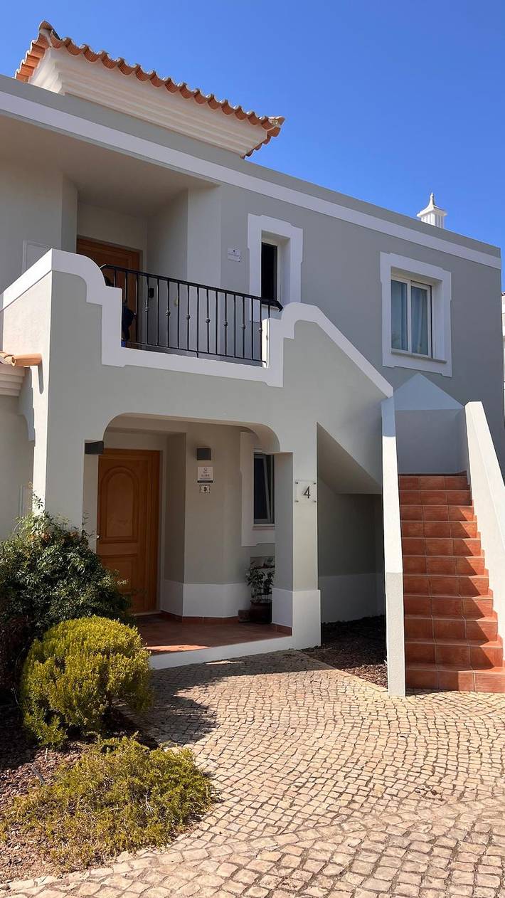 Apartamento de férias para 3 pessoas, com vista para o lago e terraço e ainda piscina infantil em Faro