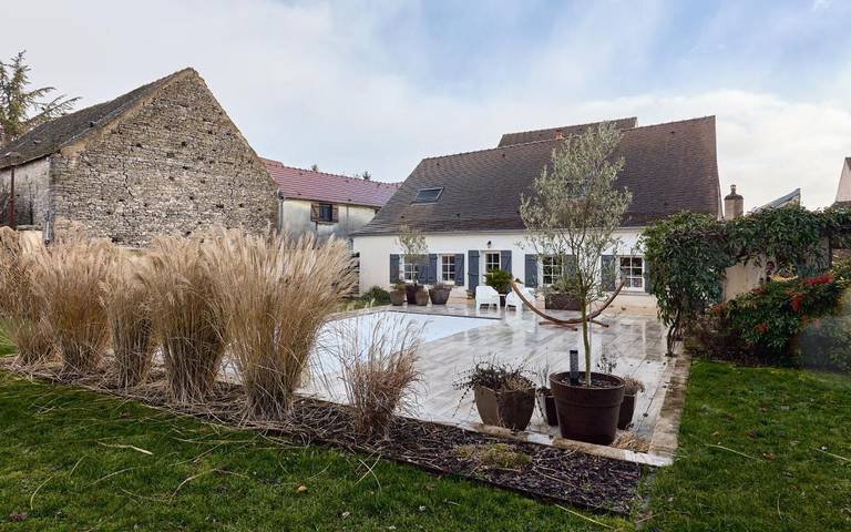 Location de vacances pour 12 personnes, avec Terrasse ainsi que Jardin et Piscine à Gilly-lès-Cîteaux