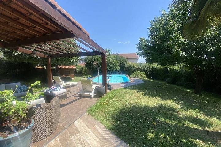 Location de vacances pour 6 personnes, avec terrasse et jardin à Saint-Maurice-sur-Dargoire