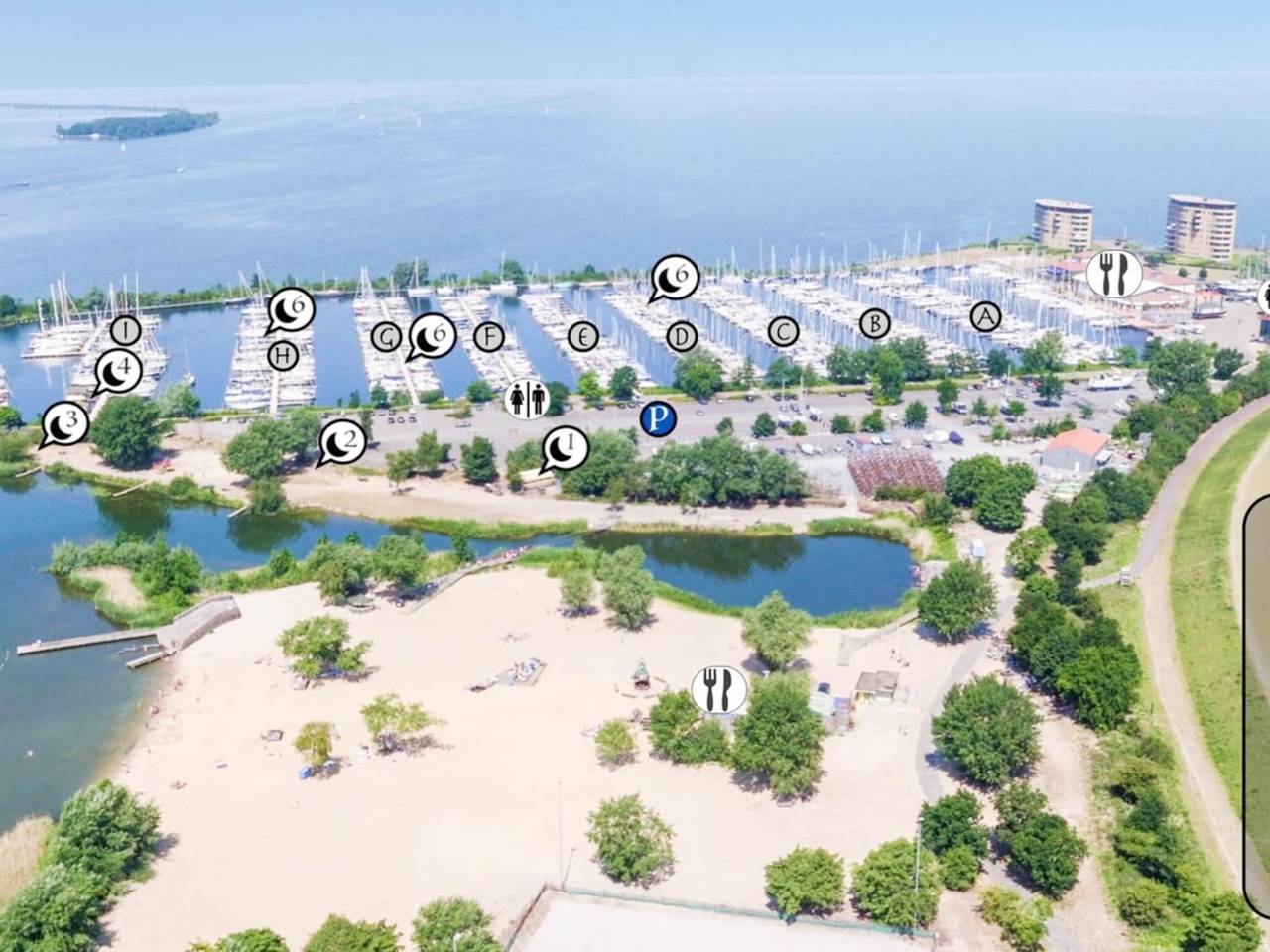 Unieke waterbubbel bij de jachthaven in Nederlandse kust