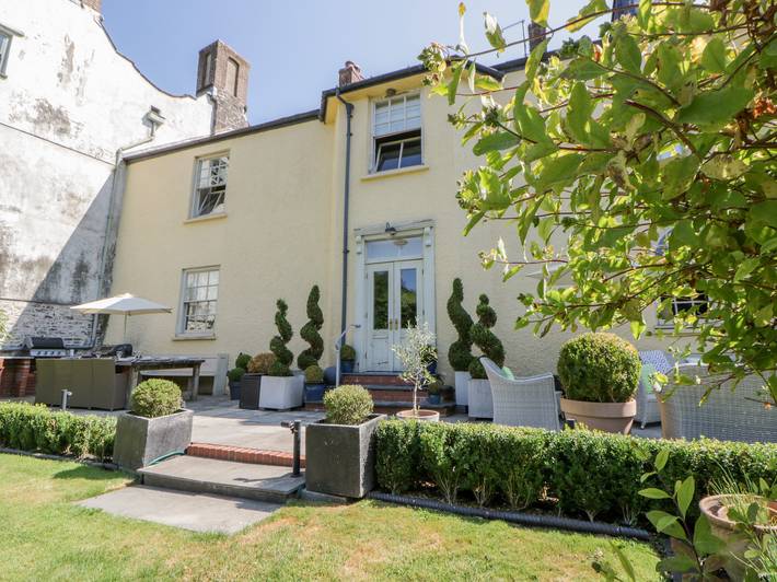 Cottage for 10 people in Laugharne