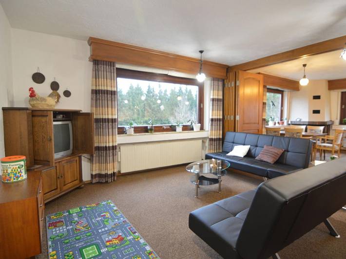 Ferienhaus für 31 Personen, mit Balkon und Sauna sowie Garten in der Eifel - 4