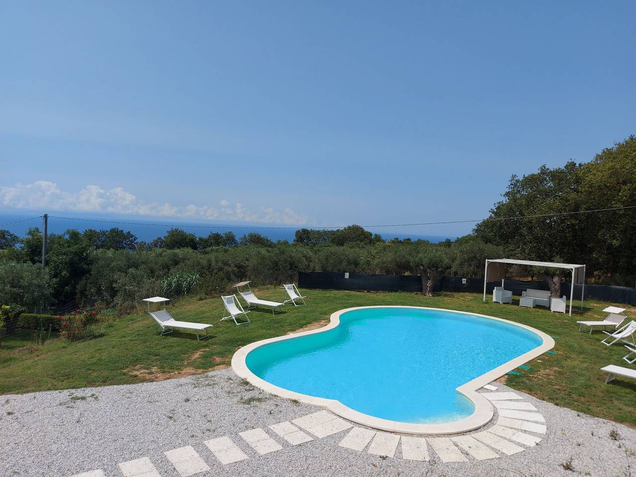 Ganze Wohnung, Villa im Grünen mit Schwimmbad, in der Nähe des Meeres in Ricadi (gemeinde), Vibo Valentia Provinz