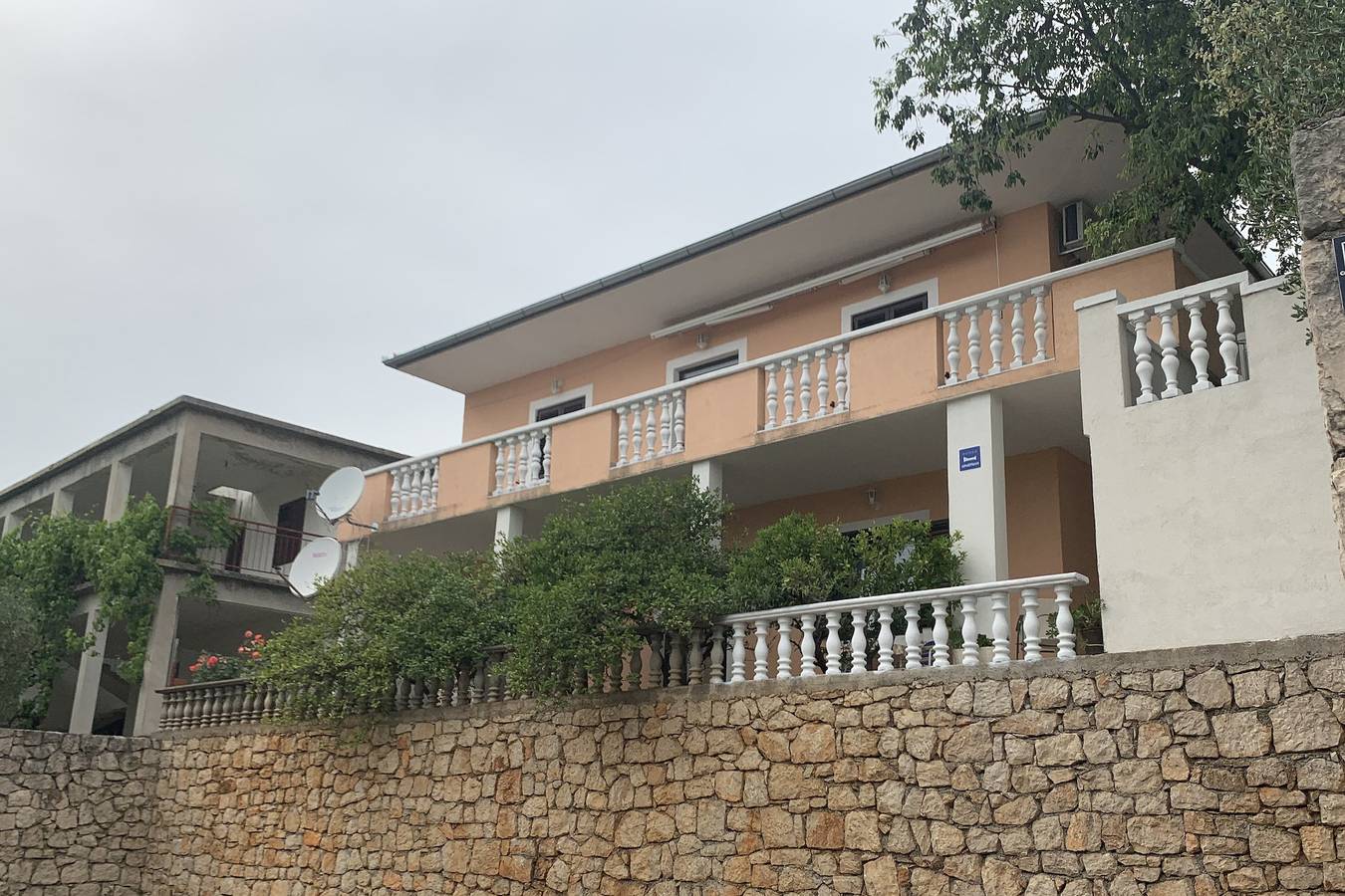 Ganze Wohnung, 2-Zimmer-Ferienwohnung mit Terrasse und Meerblick Seline, Paklenica A-17955-c in Starigrad, Zadar