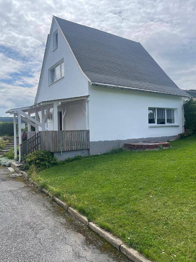 Ferienhaus für 7 Personen, mit Terrasse und Sauna sowie Pool, kinderfreundlich in Johanngeorgenstadt