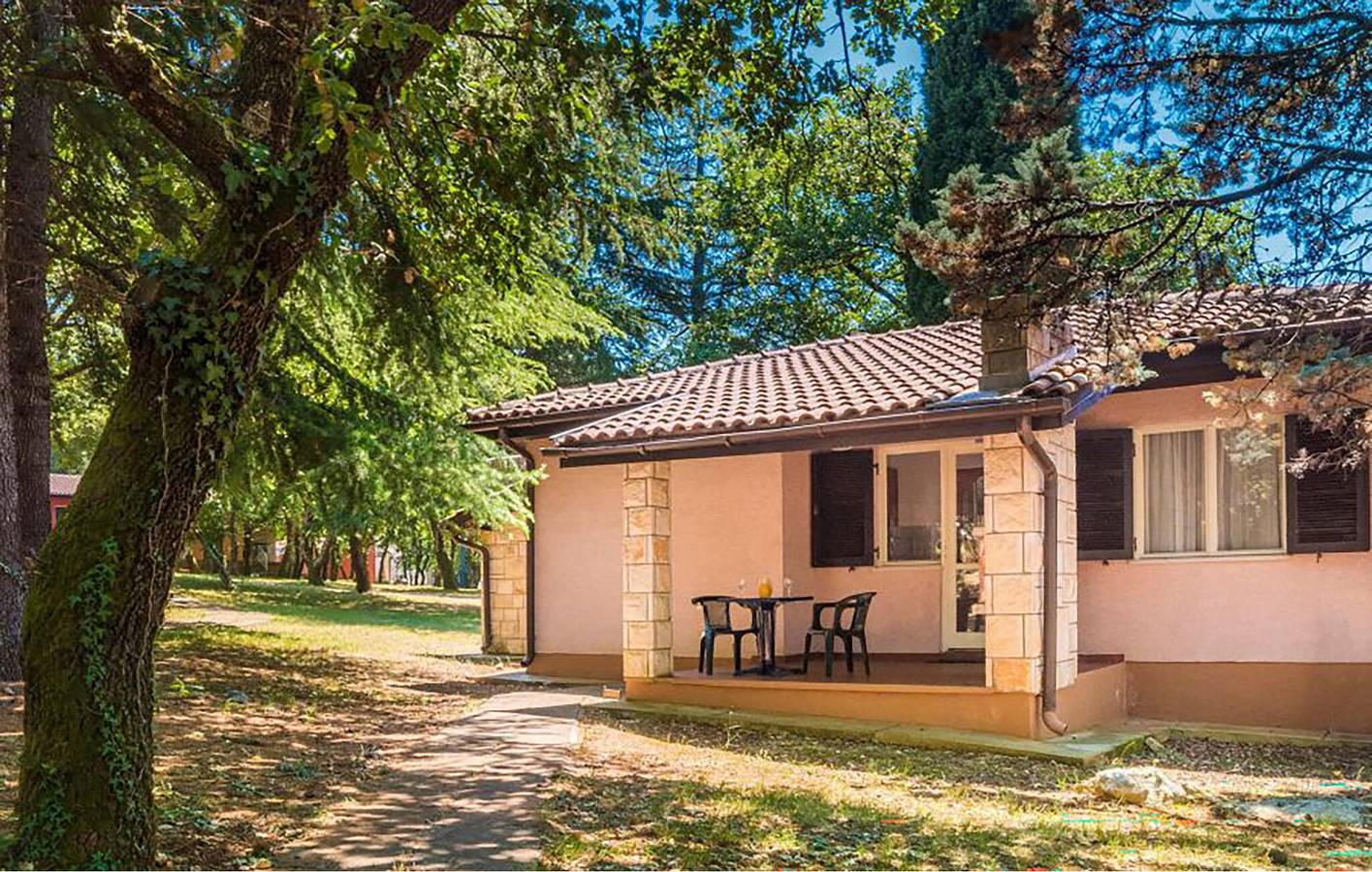 Appartement de vacances entier, Charmant appartement avec piscine, terrasse et jardin, à 1,5 km de la plage in Umag, Région d'Umag