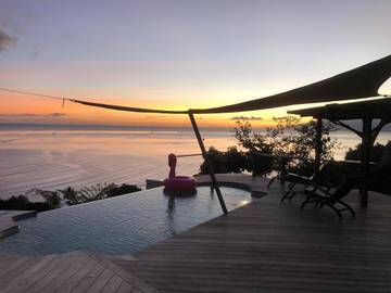 Cottage pour 8 personnes, avec vue ainsi que piscine et jardin dans Teahupo'o