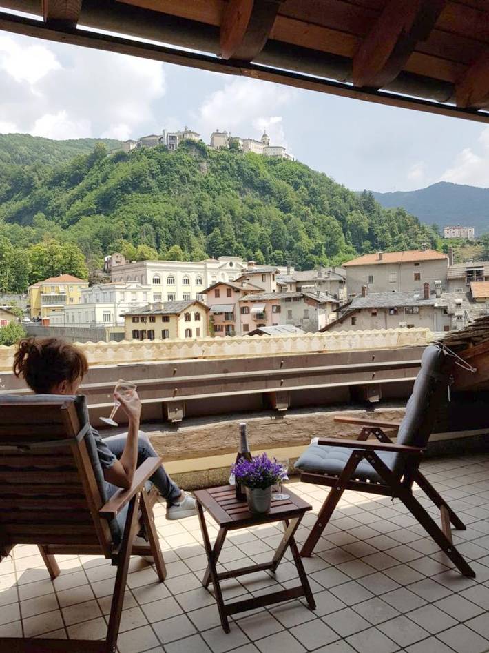 Apartament wakacyjny dla 11 osób, z Balkon i Jacuzzi oraz Taras i Widok w Prowincja Vercelli
