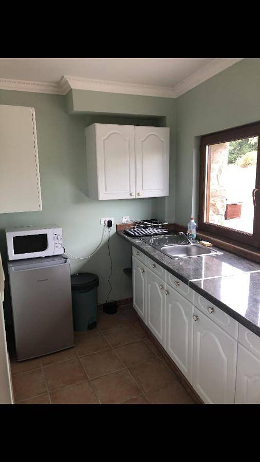 Petite maison de campagne avec jacuzzi in Lannéanou, Région de Morlaix