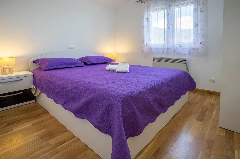 Schöne Villa, beheiztes Schwimmbad, Kamin, kostenloser Flughafentransfer, Hausauto in Kastel Gomilica, Kaštela