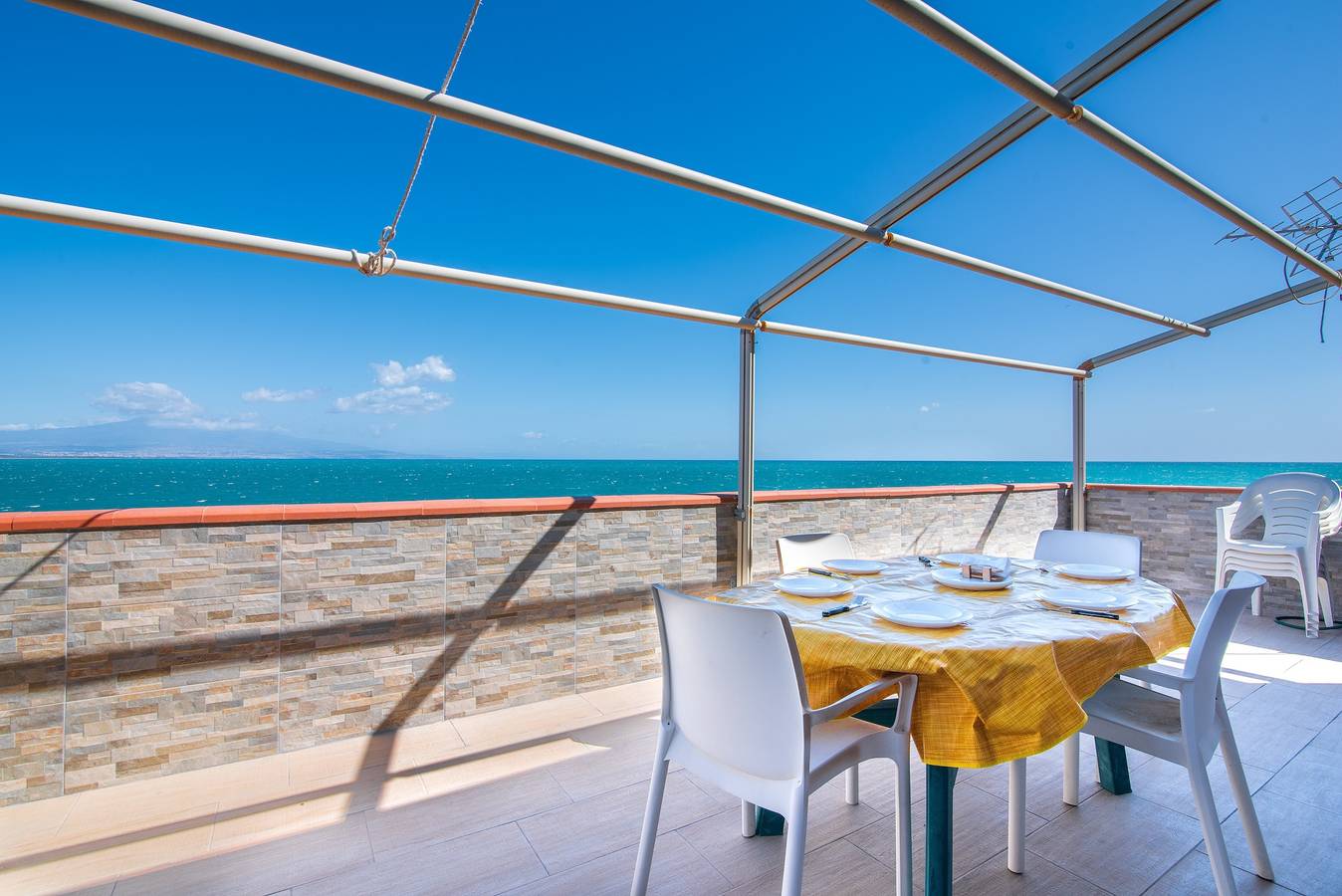 Appartamento intero, Appartamento "La terrazza sul Mare" con Vista Mare, Terrazza & A/C in Costa Saracena, Augusta (comune)