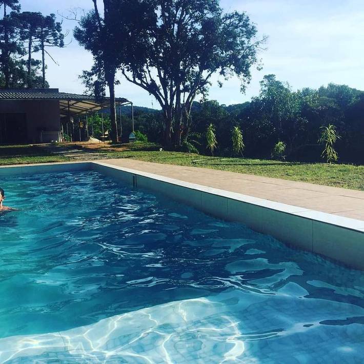 Casas e apartamentos de temporada para 10 pessoas, com vista para o lago e vista e ainda piscina and jardim, com animais de estimação em Biritiba Mirim