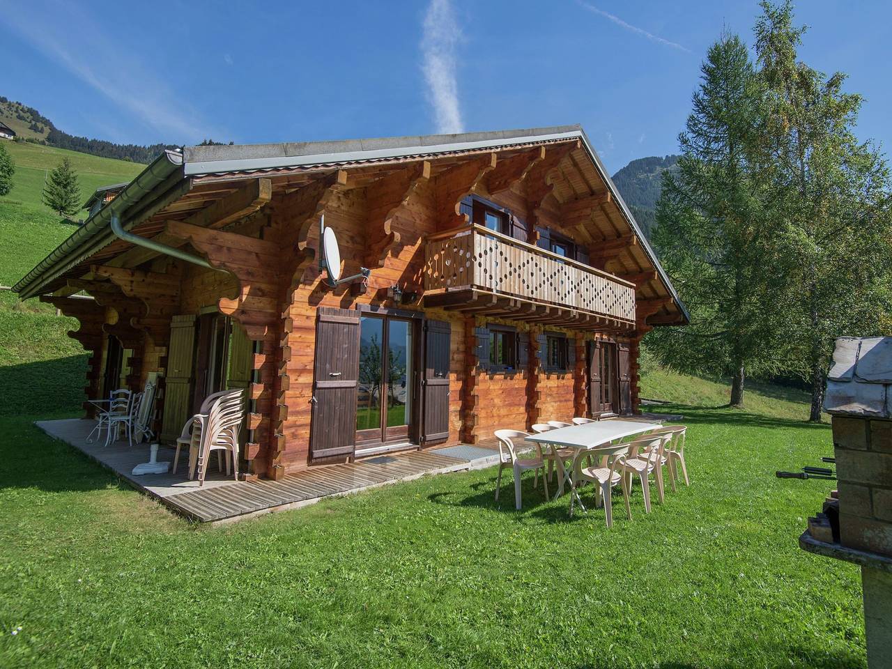 Cosy, charateristic chalet near the Petit Châtel lifts. in Chatel, Les Portes du Soleil