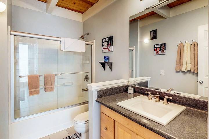 Vacation rental for 6 people, with balcony and pool in Kings Beach