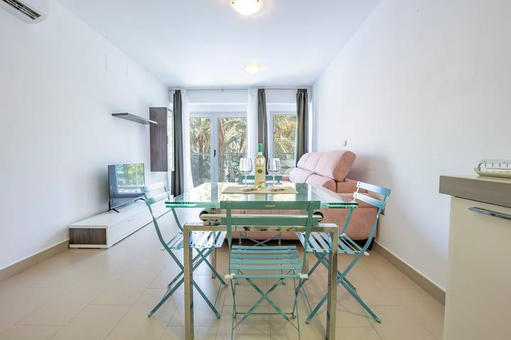 Entire apartment, Apartment 'Playa De Poniente' with Sea View, Wi-Fi and Air Conditioning in Benidorm, Costa Blanca