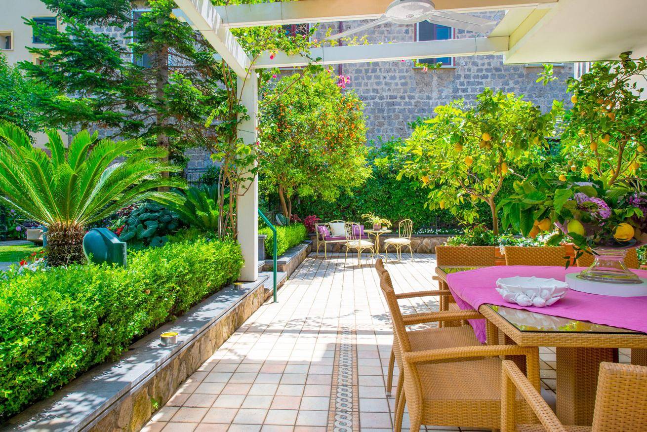 Villa in Sorrento Center | gardens & outdoor space in Spiaggia pubblica di Sorrento, Sorrento