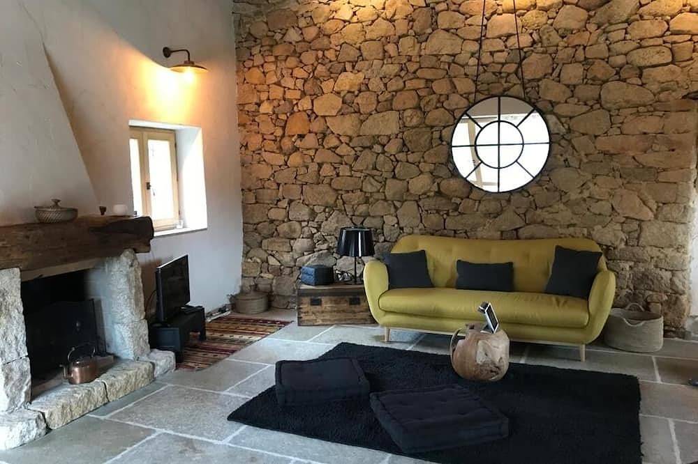 Stone house in an olive grove 15 minutes from the beach in Cognocoli-Monticchi, Ajaccio und Umgebung