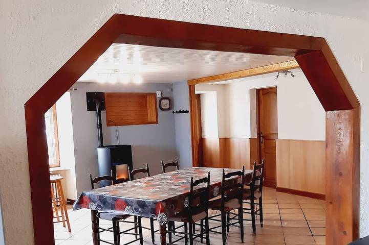 Location de vacances pour 6 personnes, avec jardin, animaux acceptés à Saint-Julien-Puy-Lavèze