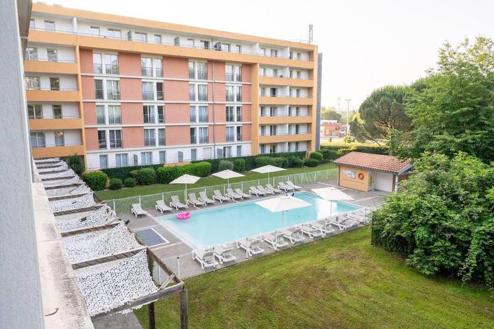 Apartahotel para 2 personas, con piscina y jardín en Toulouse